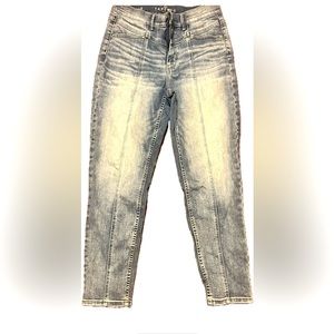 White House Black Market Jeans  Size 6 Skinny Crop .